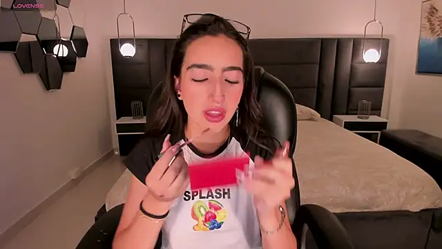 Snapshot of LarisaSmirnov chatting on March 4, 2026, 3:58 am LarisaSmirnov online show from March 4, 2026, 3:58 am