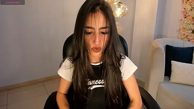 Snapshot of LarisaSmirnov chatting on November 8, 2025, 4:27 am LarisaSmirnov online show from November 8, 2025, 4:27 am