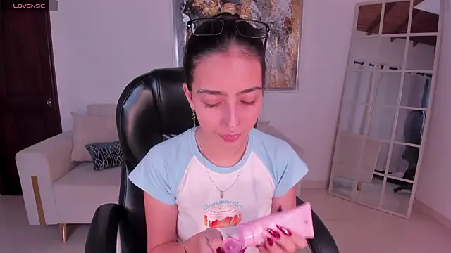 Snapshot of LarisaSmirnov chatting on February 2, 2026, 5:28 am LarisaSmirnov online show from February 2, 2026, 5:28 am