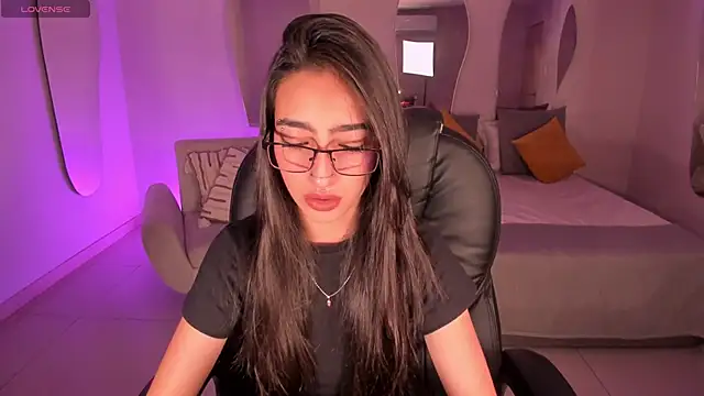 Snapshot of LarisaSmirnov chatting on December 1, 2025, 12:11 am LarisaSmirnov online show from December 1, 2025, 12:11 am