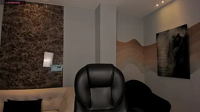 Snapshot of MaiaCollins chatting on November 12, 2025, 5:50 pm MaiaCollins online show from November 12, 2025, 5:50 pm