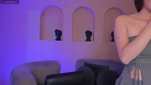 Snapshot of MaiaCollins chatting on December 14, 2025, 12:44 pm MaiaCollins online show from December 14, 2025, 12:44 pm