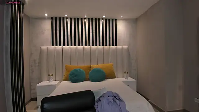 Snapshot of MaiaCollins chatting on November 24, 2025, 6:41 pm MaiaCollins online show from November 24, 2025, 6:41 pm