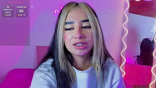 Snapshot of Malory_tay1 chatting on November 19, 2025, 7:03 pm Malory tay1 online show from November 19, 2025, 7:03 pm