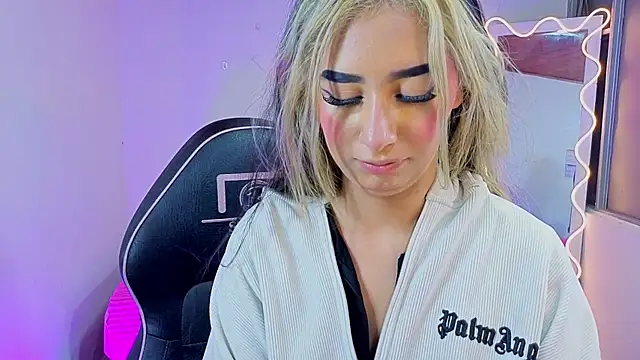 Snapshot of Malory_tay1 chatting on November 21, 2025, 7:02 pm Malory tay1 online show from November 21, 2025, 7:02 pm