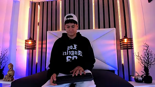 Jhojan twink online show from October 29, 2025, 11:42 am