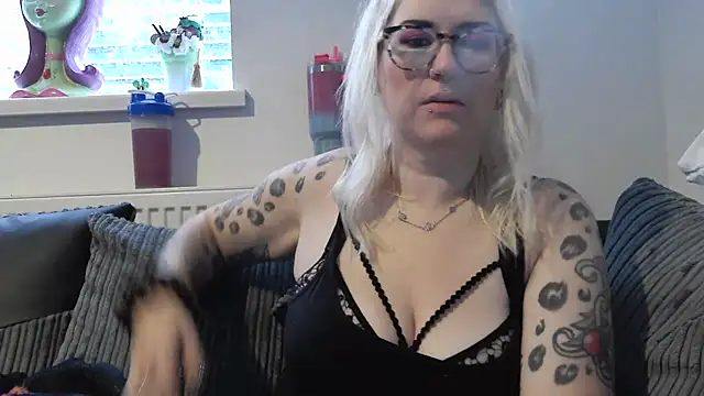 Sizzling Indie36 online show from November 8, 2025, 3:26 pm