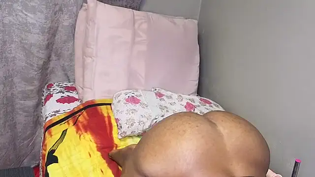 spicybootie online show from November 20, 2025, 8:48 am