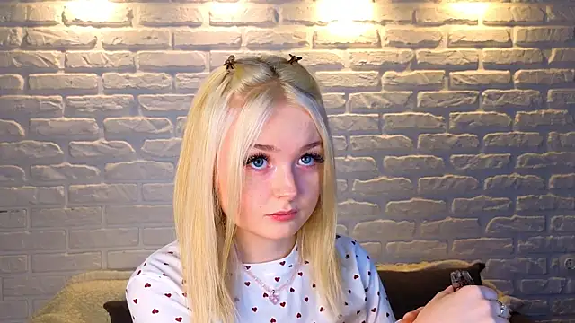 minigirl online show from March 23, 2025, 4:05 am