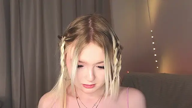 minigirl online show from February 2, 2026, 4:06 pm