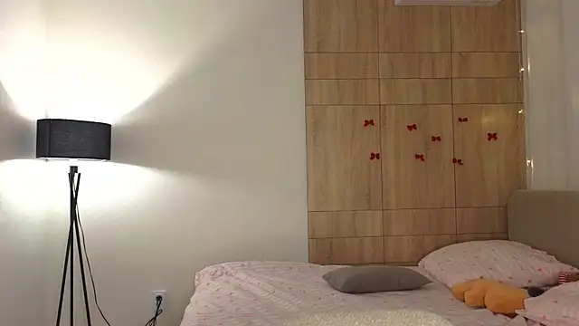 minigirl online show from February 28, 2026, 4:06 pm