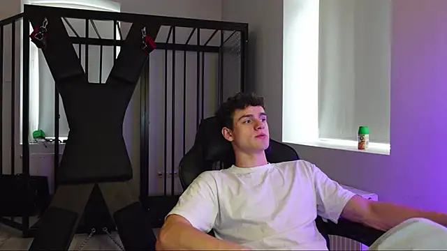 Snapshot of Brad_Holloway chatting on October 16, 2025, 12:35 pm Brad Holloway online show from October 16, 2025, 12:35 pm