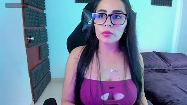 Snapshot of hannarusso chatting on May 4, 2026, 8:22 pm hannarusso online show from May 4, 2026, 8:22 pm