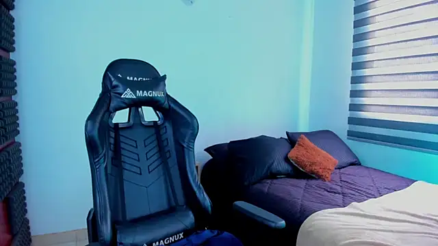 hannarusso online show from March 3, 2026, 8:49 pm