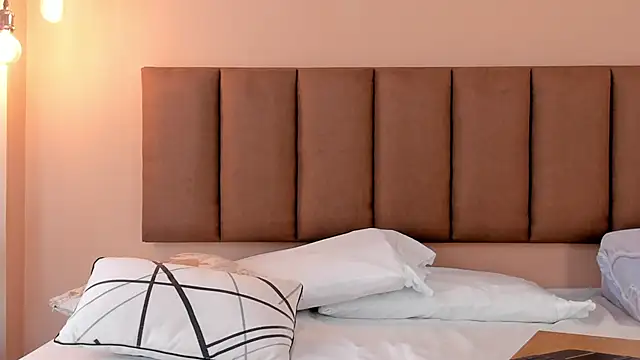 Snapshot of honeygray02 chatting on December 16, 2025, 3:22 am honeygray02 online show from December 16, 2025, 3:22 am