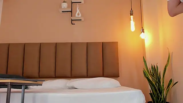 Snapshot of honeygray02 chatting on November 13, 2025, 3:32 am honeygray02 online show from November 13, 2025, 3:32 am