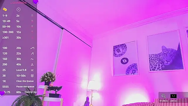 Snapshot of Valen_ross_ chatting on February 5, 2026, 9:21 pm Valen ross online show from February 5, 2026, 9:21 pm