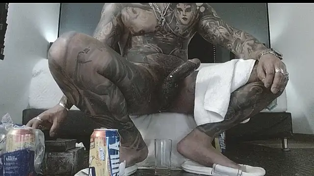 danilog515 online show from November 18, 2025, 7:28 pm