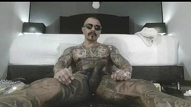 danilog515 online show from November 6, 2025, 6:17 am