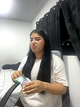 Snapshot of pareja_curiosa19 chatting on December 5, 2025, 1:05 am pareja curiosa19 online show from December 5, 2025, 1:05 am