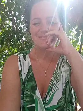 Snapshot of emiliemilf chatting on April 28, 2026, 7:51 pm emiliemilf online show from April 28, 2026, 7:51 pm