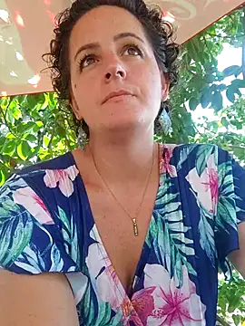 Snapshot of emiliemilf chatting on May 6, 2026, 8:24 pm emiliemilf online show from May 6, 2026, 8:24 pm