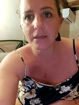 Snapshot of emiliemilf chatting on April 26, 2026, 6:32 am emiliemilf online show from April 26, 2026, 6:32 am