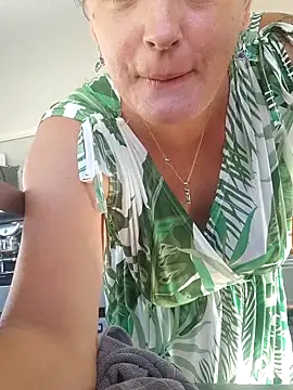 Snapshot of emiliemilf chatting on April 23, 2026, 6:42 pm emiliemilf online show from April 23, 2026, 6:42 pm