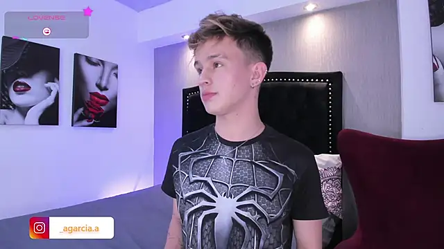 Snapshot of LiamWildx20 chatting on February 8, 2026, 3:59 am LiamWildx20 online show from February 8, 2026, 3:59 am