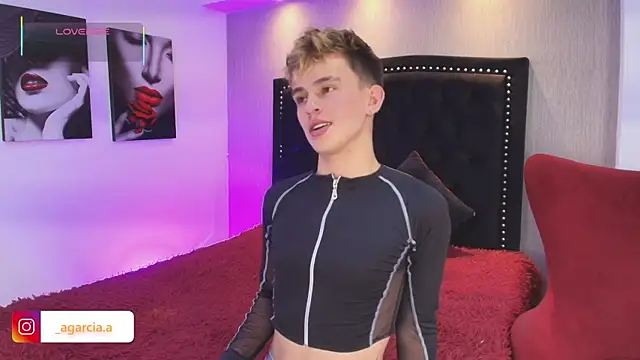 Snapshot of LiamWildx20 chatting on December 4, 2025, 5:39 am LiamWildx20 online show from December 4, 2025, 5:39 am