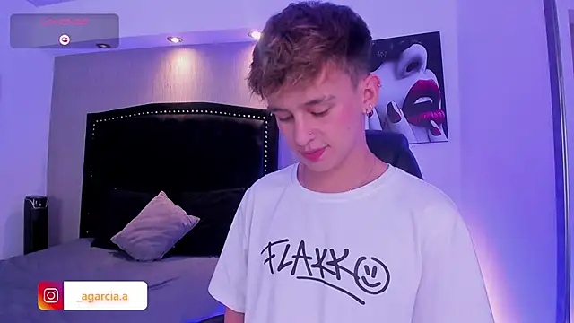 LiamWildx20 online show from April 1, 2026, 4:47 am