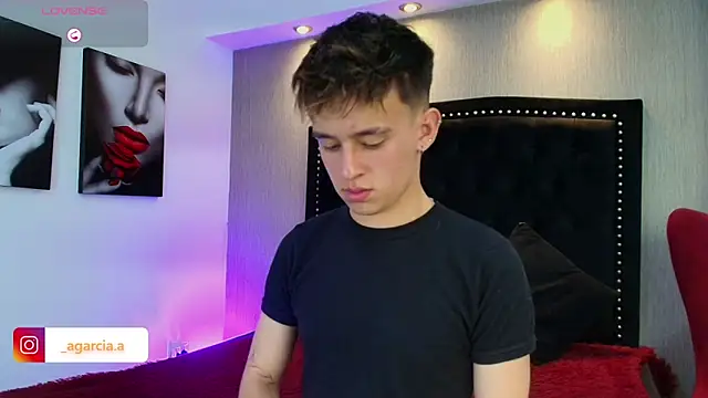 Snapshot of LiamWildx20 chatting on November 30, 2025, 3:40 am LiamWildx20 online show from November 30, 2025, 3:40 am