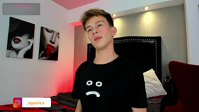 Snapshot of LiamWildx20 chatting on March 3, 2026, 5:03 am LiamWildx20 online show from March 3, 2026, 5:03 am