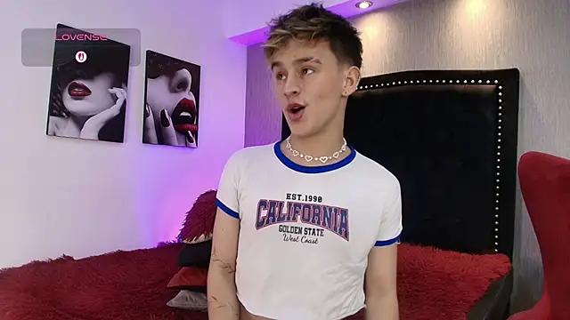 Snapshot of LiamWildx20 chatting on November 21, 2025, 5:06 am LiamWildx20 online show from November 21, 2025, 5:06 am