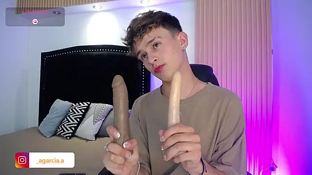 LiamWildx20 online show from April 14, 2026, 4:39 am