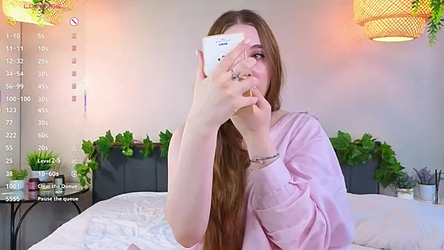 Snapshot of ConstanceHelms chatting on October 27, 2025, 5:19 am ConstanceHelms online show from October 27, 2025, 5:19 am