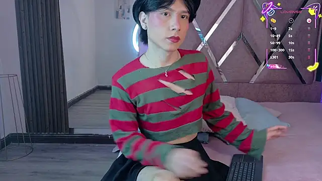 Ash Femboy online show from October 27, 2025, 9:49 pm