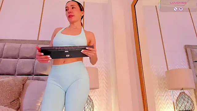 Snapshot of laurencarter1 chatting on November 8, 2025, 3:32 am laurencarter1 online show from November 8, 2025, 3:32 am