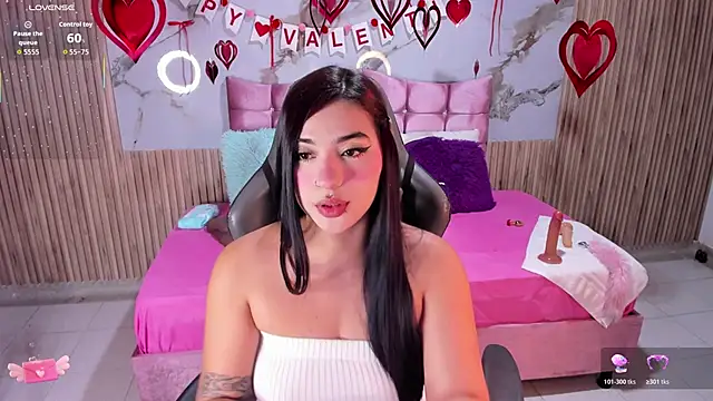 Nicolee19 online show from February 13, 2026, 10:59 am