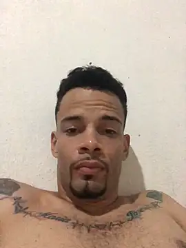 Snapshot of HenriquePhn chatting on May 30, 2026, 12:06 am HenriquePhn online show from May 30, 2026, 12:06 am