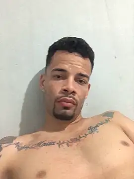 Snapshot of HenriquePhn chatting on March 19, 2026, 12:32 am HenriquePhn online show from March 19, 2026, 12:32 am