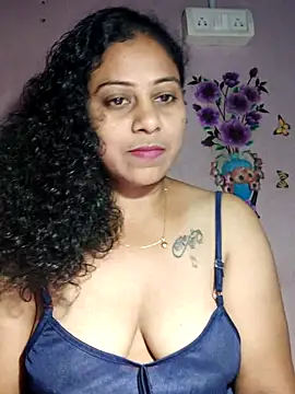 Snapshot of JENNIFERtamil chatting on November 14, 2025, 5:38 pm JENNIFERtamil online show from November 14, 2025, 5:38 pm