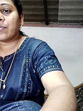 Snapshot of JENNIFERtamil chatting on December 5, 2025, 7:40 am JENNIFERtamil online show from December 5, 2025, 7:40 am