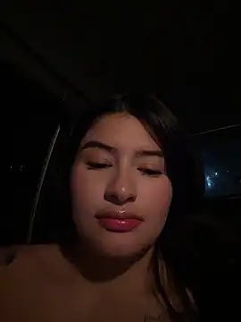 andrea gomes  online show from April 5, 2026, 11:55 pm