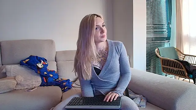 tattoobbgirl online show from March 3, 2026, 4:47 pm