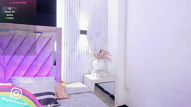 Snapshot of Taylor_Harveey chatting on December 4, 2025, 8:41 pm Taylor Harveey online show from December 4, 2025, 8:41 pm