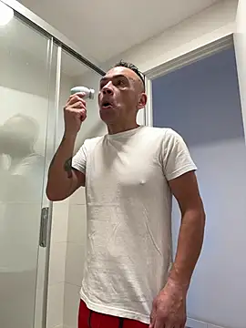 mateocali25 online show from May 14, 2026, 12:46 pm