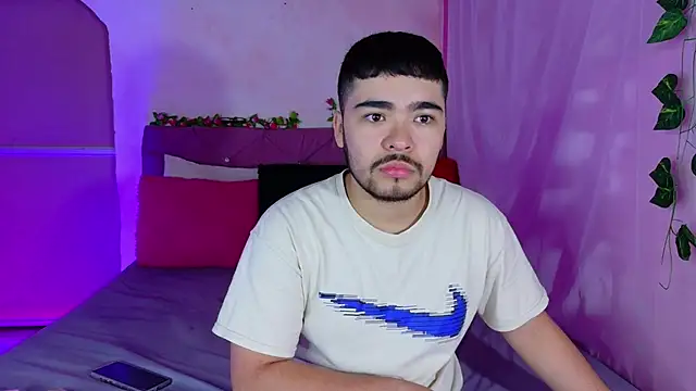  mia and mike  online show from November 12, 2025, 1:26 pm