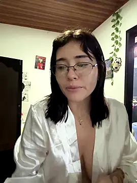 MitsuChan  online show from October 31, 2025, 1:52 pm