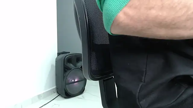 Snapshot of bigdick_monster1 chatting on September 23, 2025, 11:06 am bigdick monster1 online show from September 23, 2025, 11:06 am